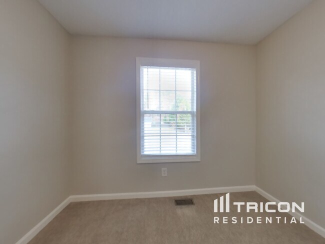 Building Photo - 170 Belle Ln