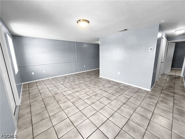 Building Photo - 6617 Warwick Cir