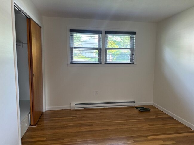 Building Photo - 585 Burncoat St