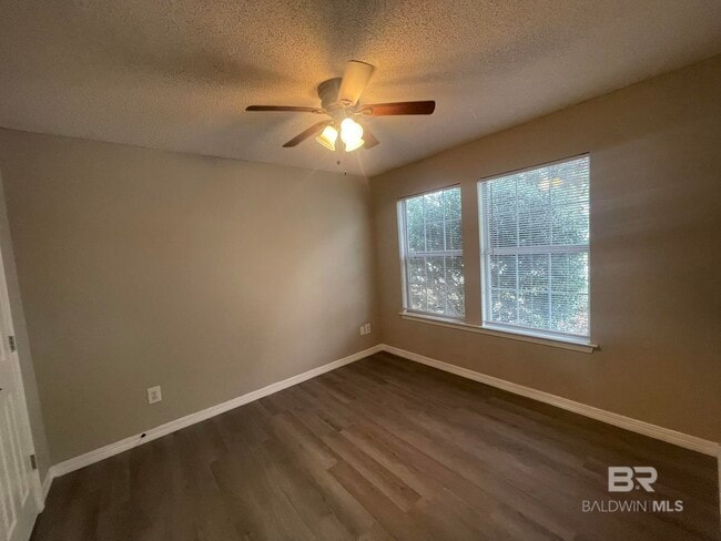 Building Photo - 706 Crystal Wells Ct N