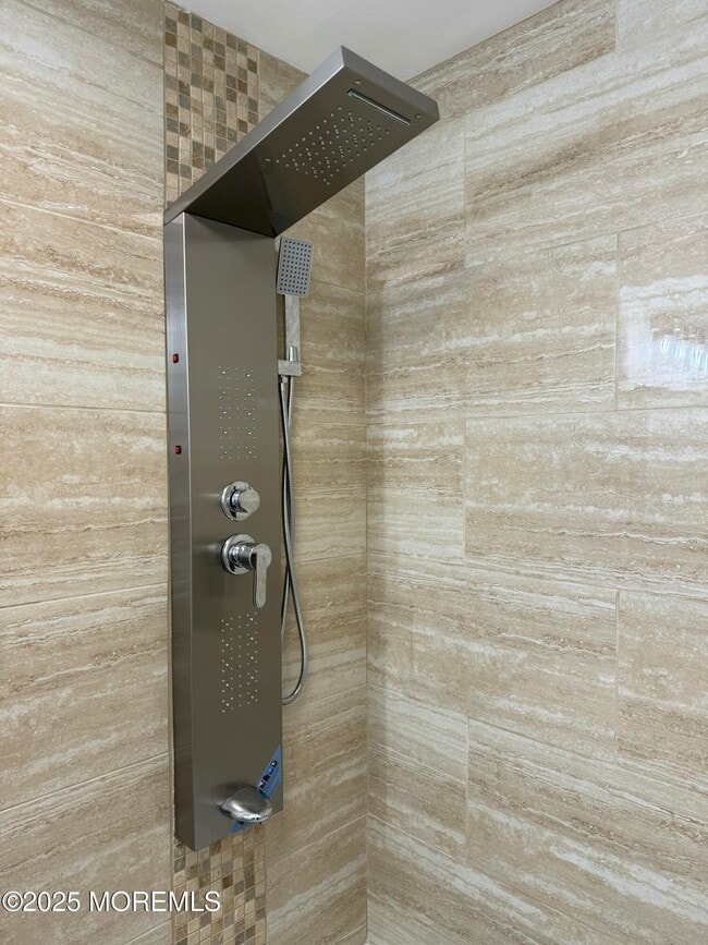 Building Photo - 144B Farrington Ct