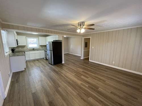 Building Photo - 921 Walnut Cir SW