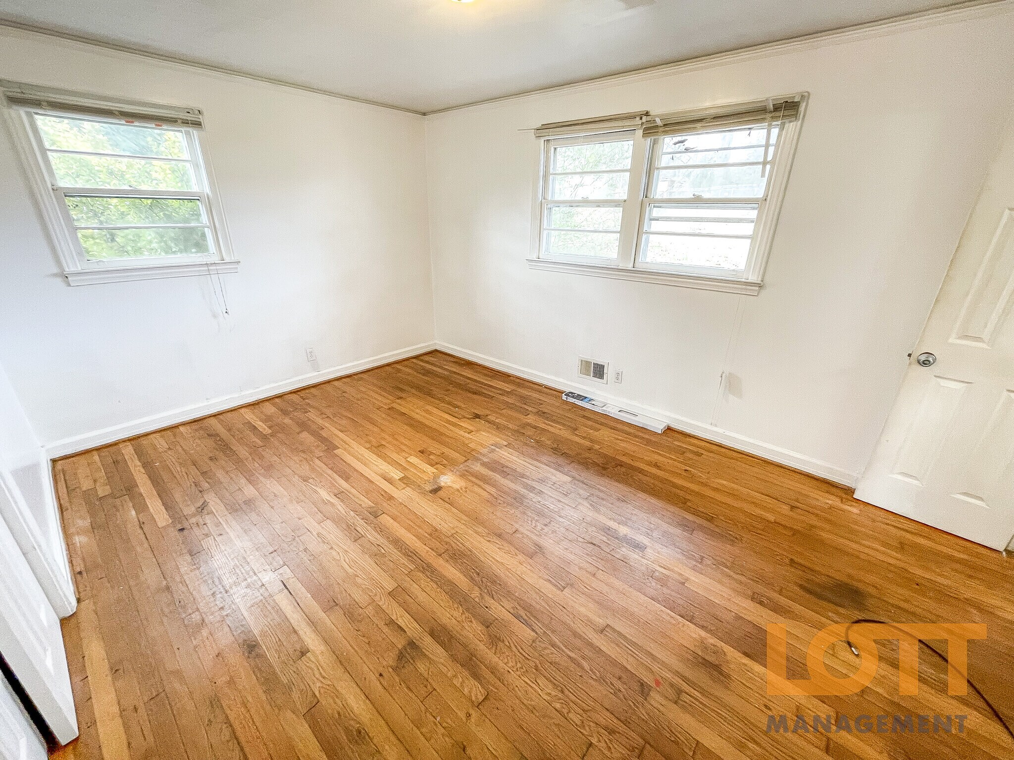 Building Photo - 323 Welcome Ave