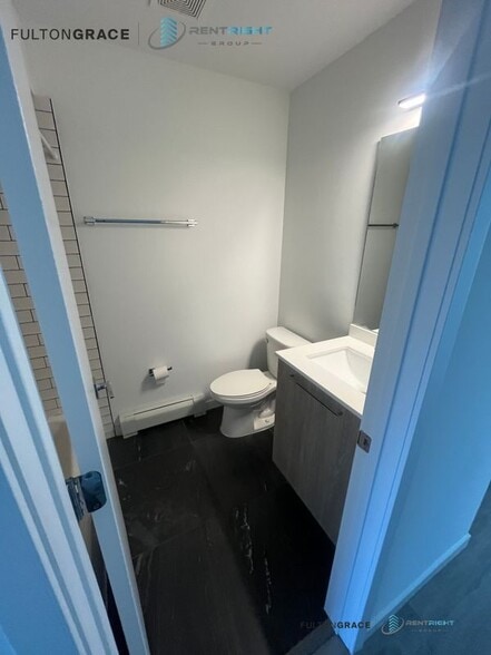 Building Photo - 7621 N Sheridan Rd