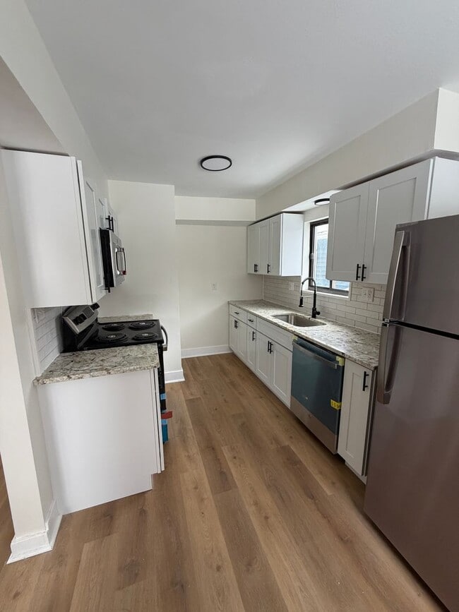 Building Photo - 1500 E 25th Ave