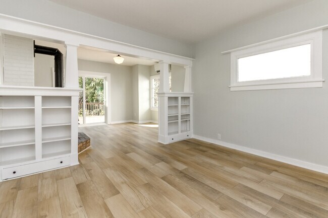Building Photo - 714 S 51st St