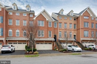 Building Photo - 8526 Pine Springs Dr