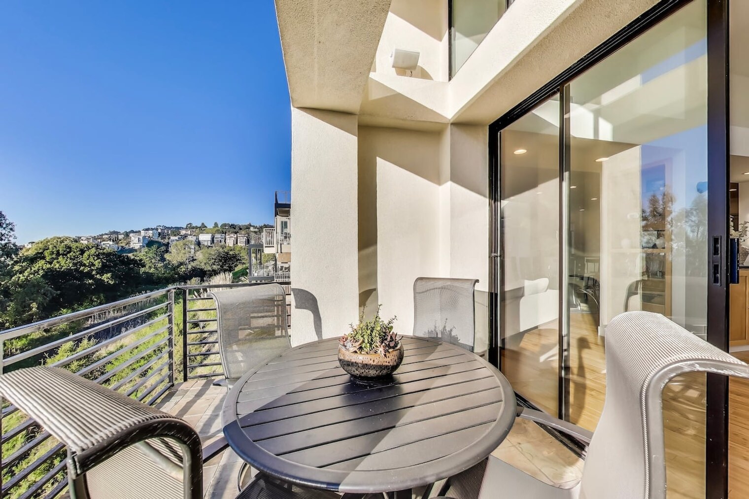 Building Photo - 660 Hiller Dr