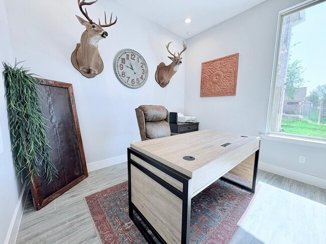 Building Photo - 55 Ruskin Dr W