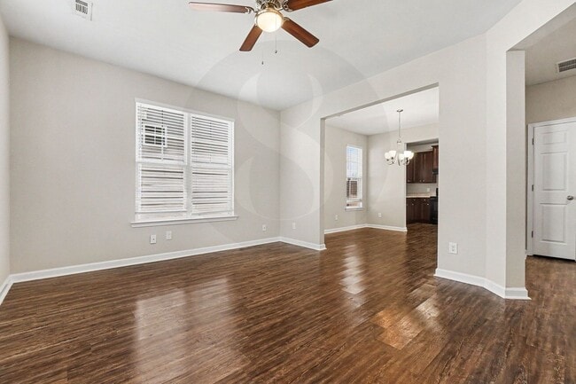 Building Photo - Must See 3BR/2.5BA Home in East Point!