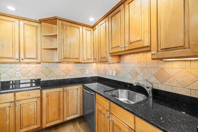 Building Photo - 345 Bayshore Blvd