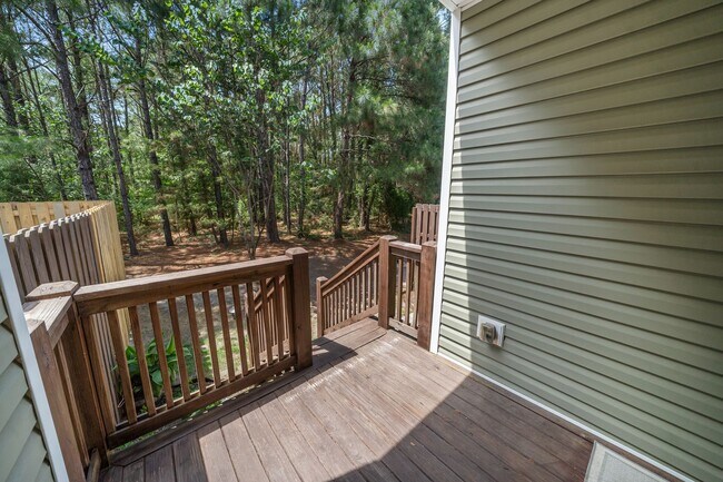 Building Photo - 3 Bedroom Townhome Across from Richmond Hill Golf Club