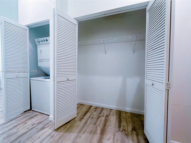 Building Photo - 253 NE 2nd St