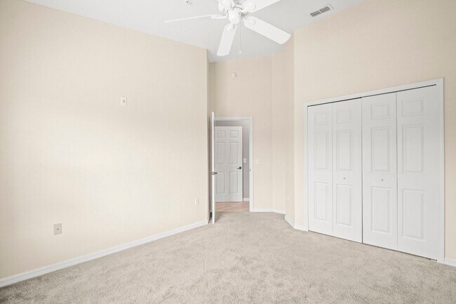 Building Photo - Fully renovated 2 bedrooms 2 baths Condo i...