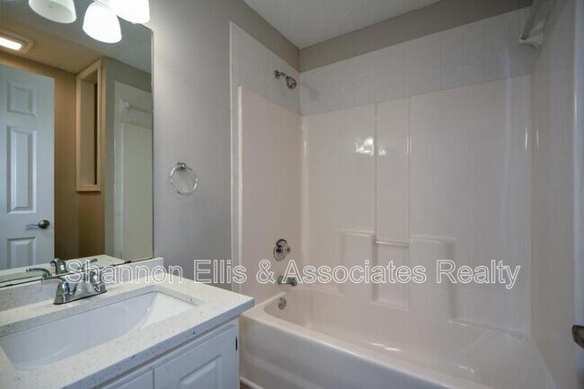 Building Photo - 4209 Reeshemah St