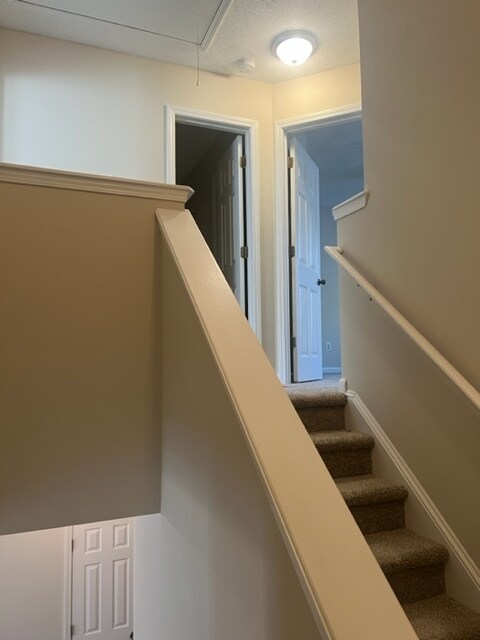 Building Photo - 4889 Robinson Square Dr
