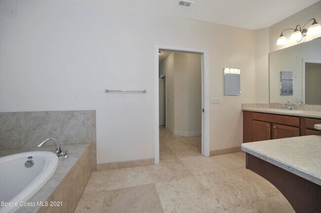 Building Photo - 117 Lancha Cir