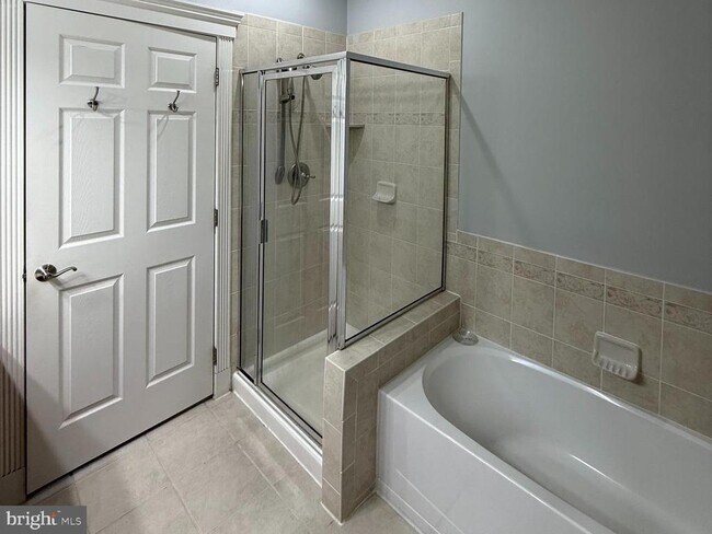 Building Photo - 300 W Elm St