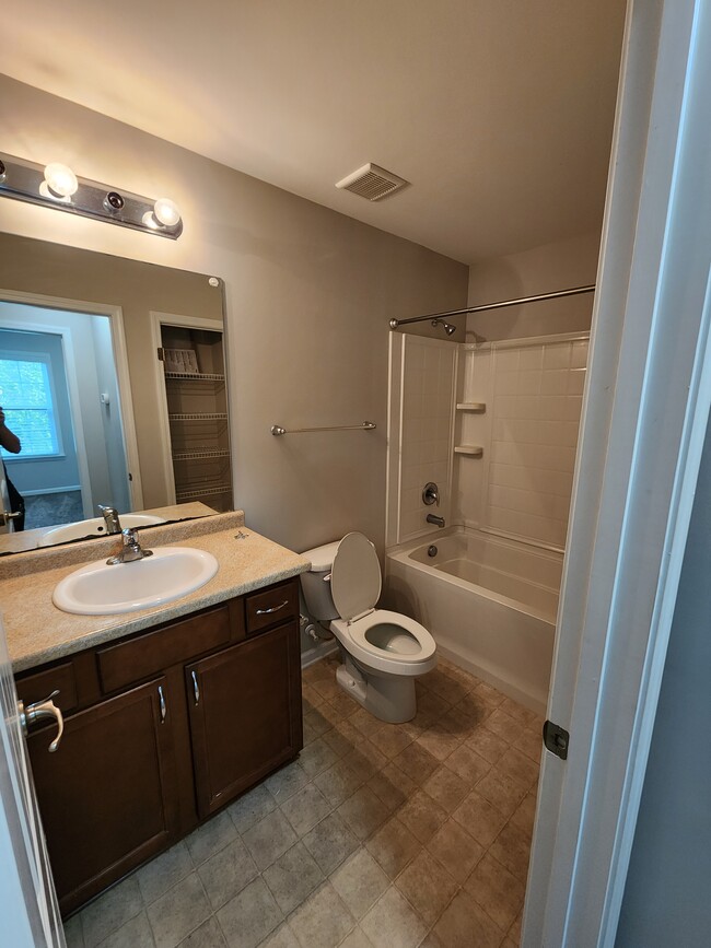 Building Photo - 104 Sonata Cir