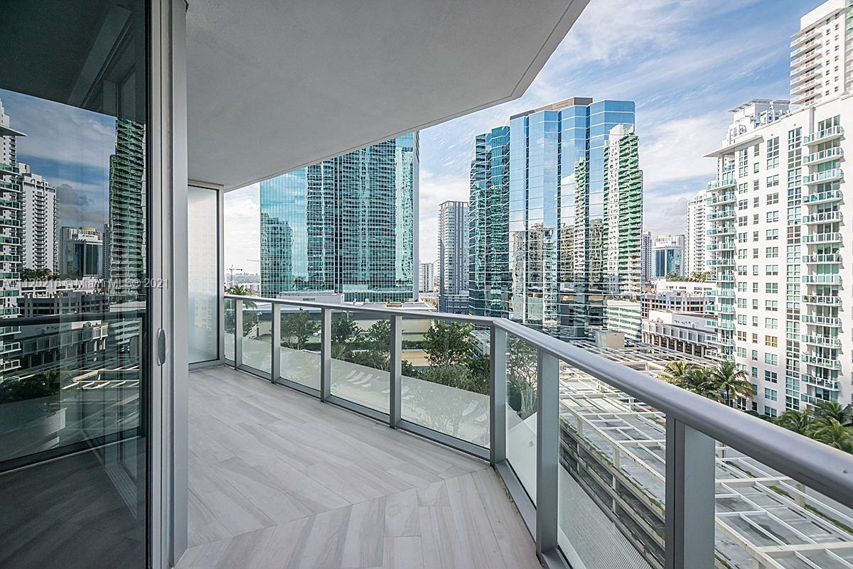 Building Photo - 1300 Brickell Bay Dr