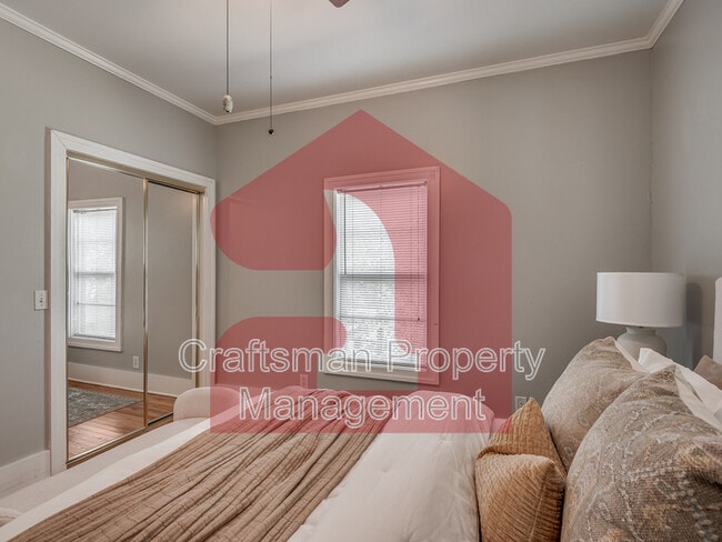 Building Photo - 1501 Gladstone Terrace