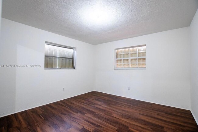 Building Photo - 1507 N 58th Ave