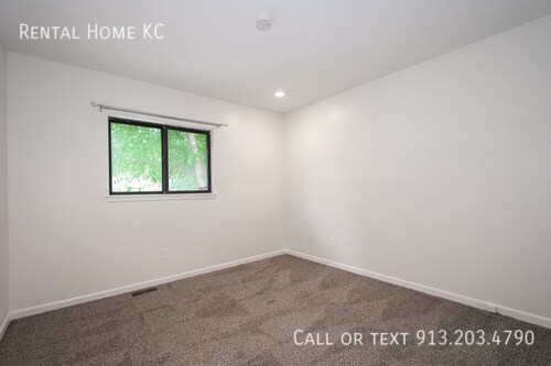 Building Photo - 7920 W 113th Terrace