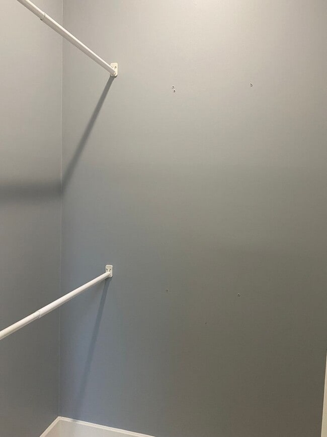 Building Photo - Vanderbilt Place - Wonderful Location 3 bedrooms/3 1/2 baths