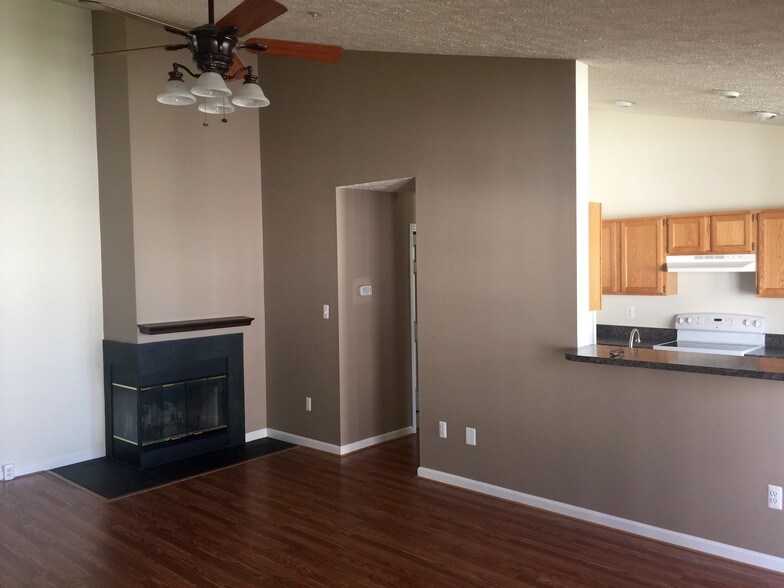 Building Photo - 5640 Wade Ct