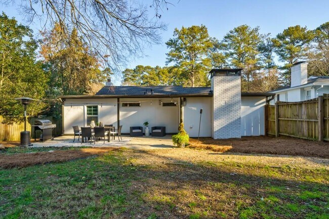 Building Photo - 995 Lindbergh Drive NE