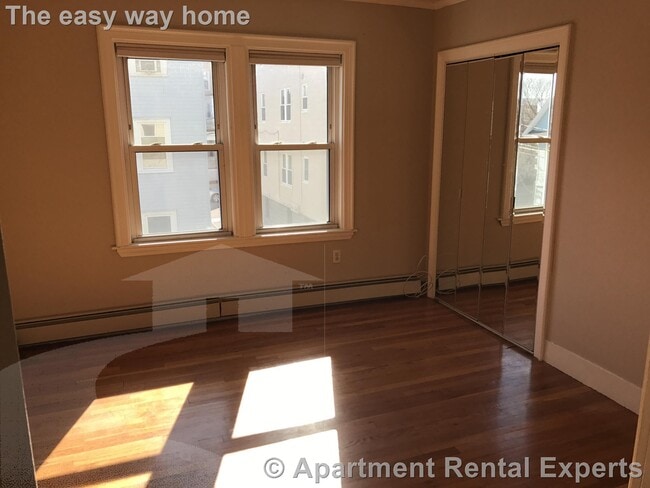 Building Photo - 94 Heath St