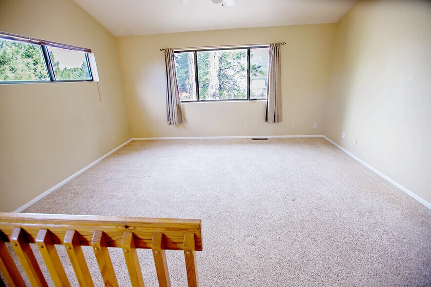 Building Photo - 2562 N Fox Run Dr