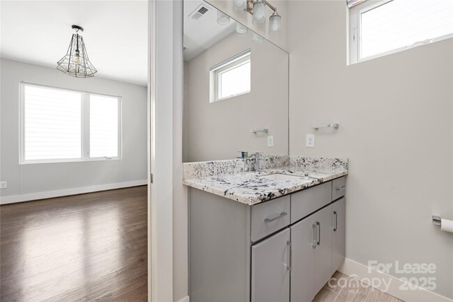 Building Photo - 1008 Westbrook Dr