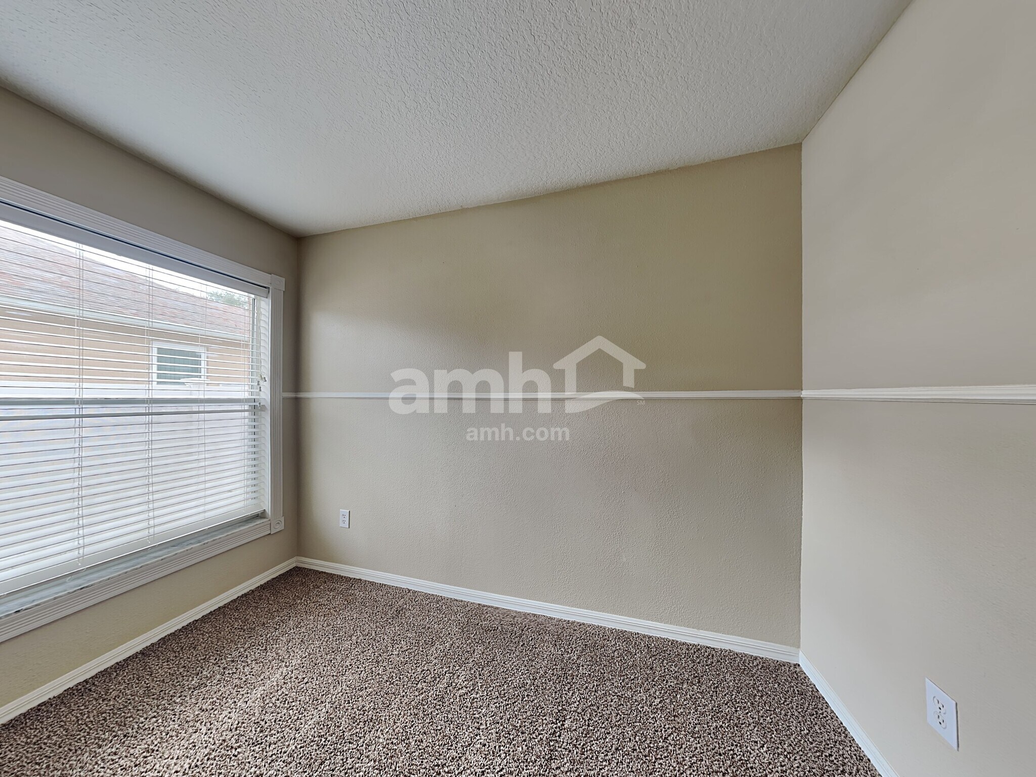 Building Photo - 9302 Dresden Pl