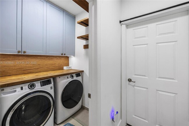 Building Photo - 10470 NW 69th Terrace