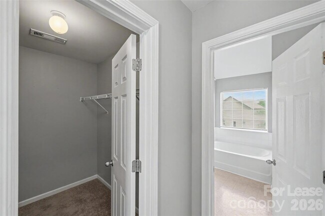 Building Photo - 10521 Barvas St