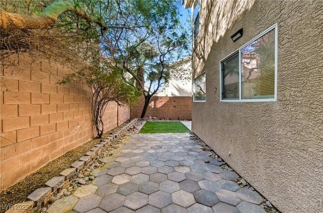 Building Photo - 749 Jewel Tower St