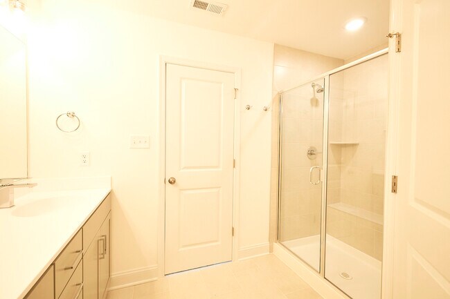 Building Photo - 13868 Randolph Pond Ln