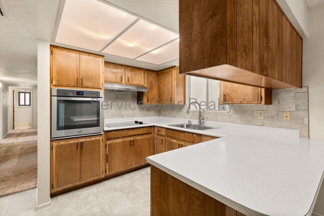 Building Photo - 4938 E Earll Dr