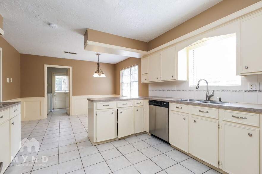 Building Photo - 3407 Flickering Candle Dr