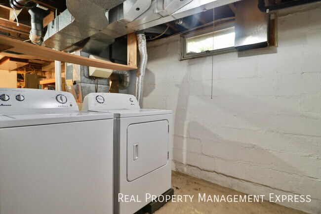 Building Photo - 47704 E 69th St