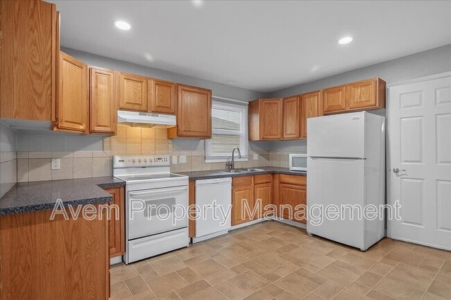 Building Photo - 7405 NE Jonesmore St