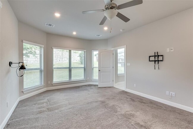 Building Photo - 5520 La Canada Wy
