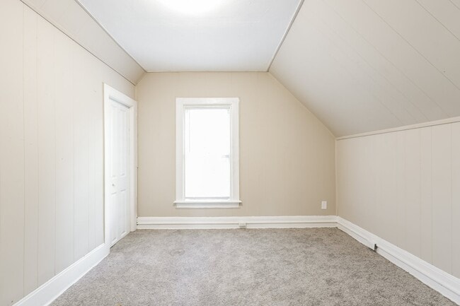 Building Photo - 743 Diamond Ave