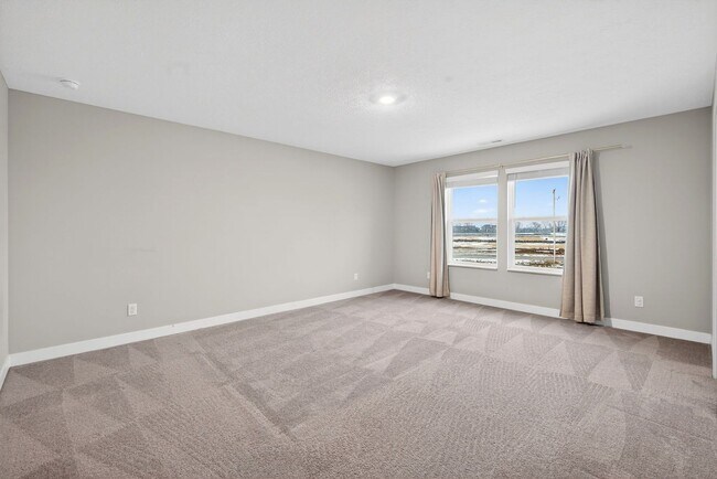 Building Photo - Welcome to this stunning 4-bedroom, 2.5-bathroom home located in the desirable Westfield, IN.