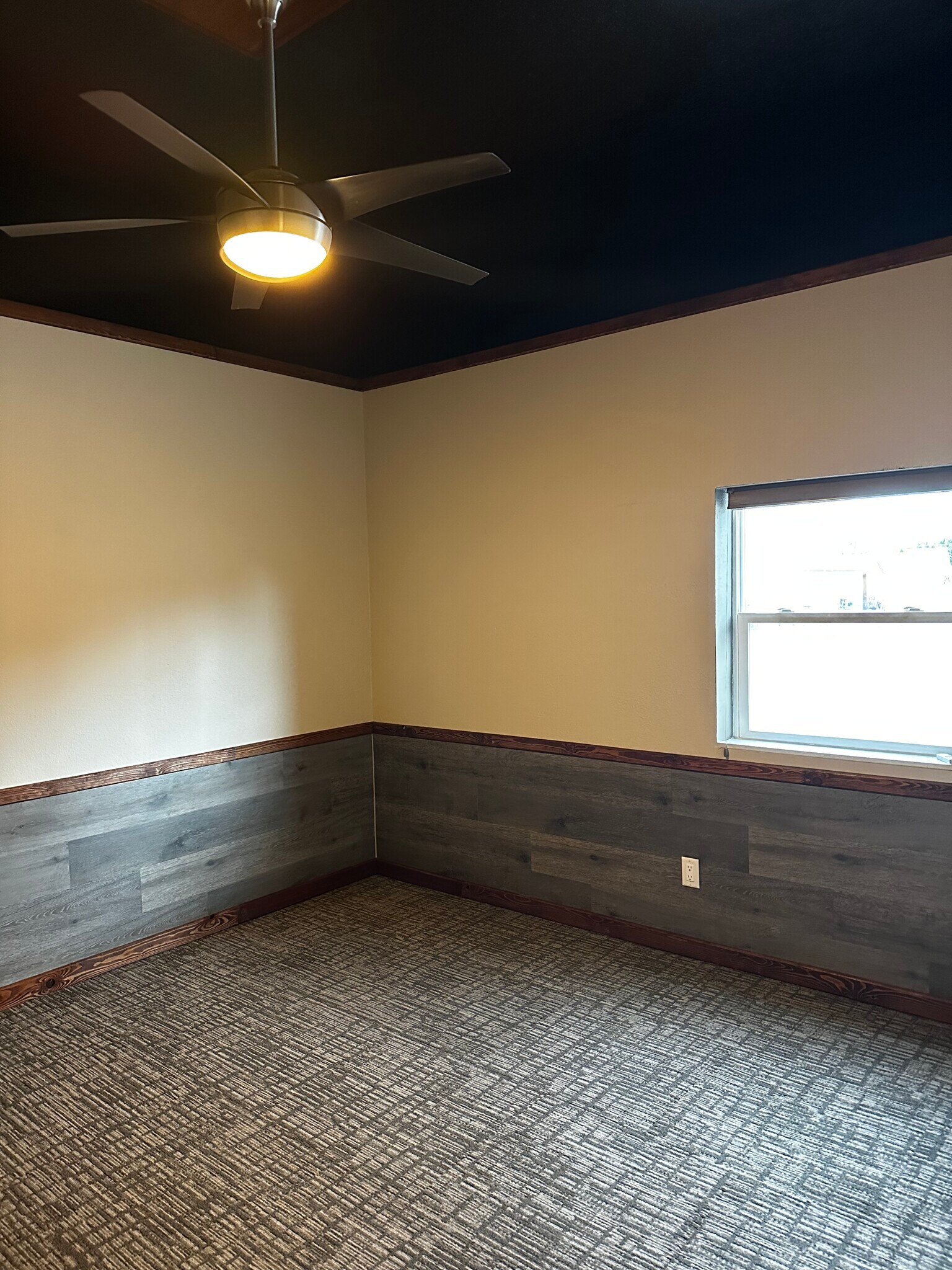 Building Photo - 208 4th St