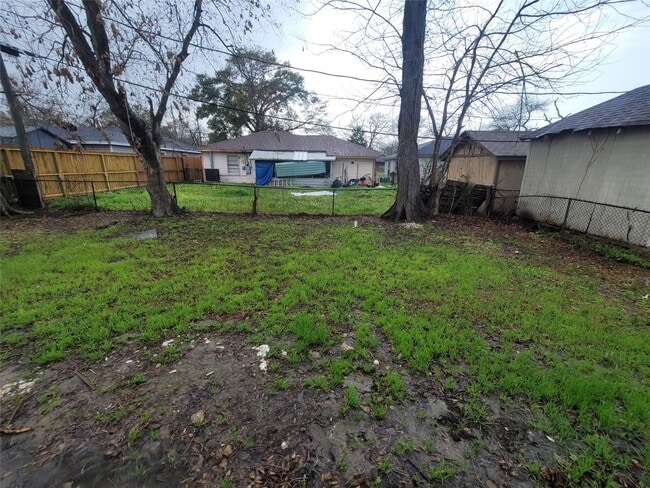 Building Photo - 4859 Bellnole Dr