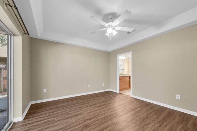 Building Photo - Updated 4BR with Bonus Room in Riverview!