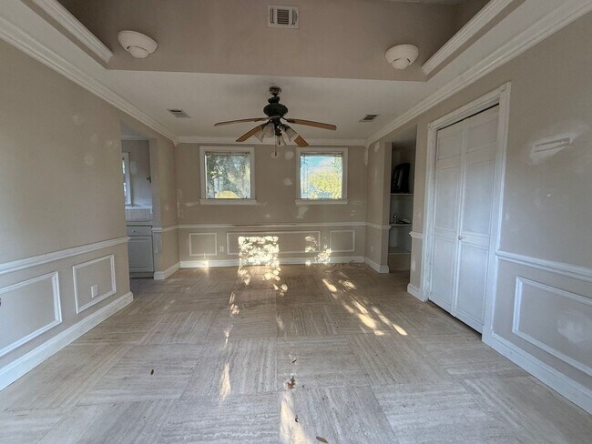 Building Photo - Gulf Breeze Proper - Casablanca - 2 bed, 1 bath