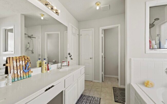 Building Photo - 7402 Hollister Rdg